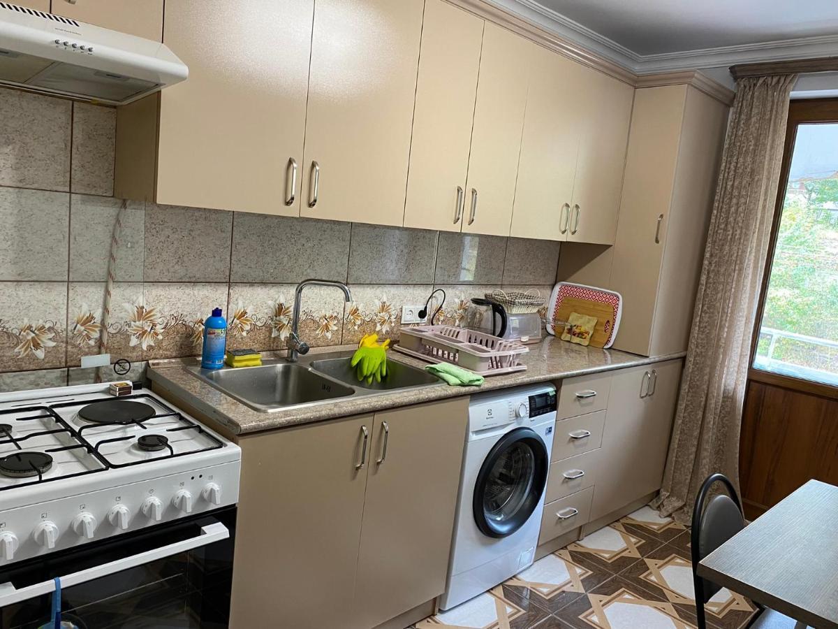 Lovely 2-Bedroom Apartment Near Ayb School Dilijan Esterno foto