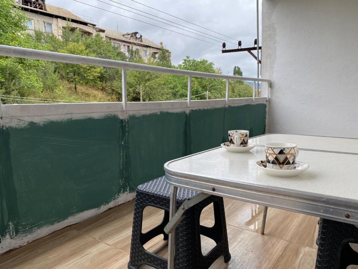 Lovely 2-Bedroom Apartment Near Ayb School Dilijan Esterno foto